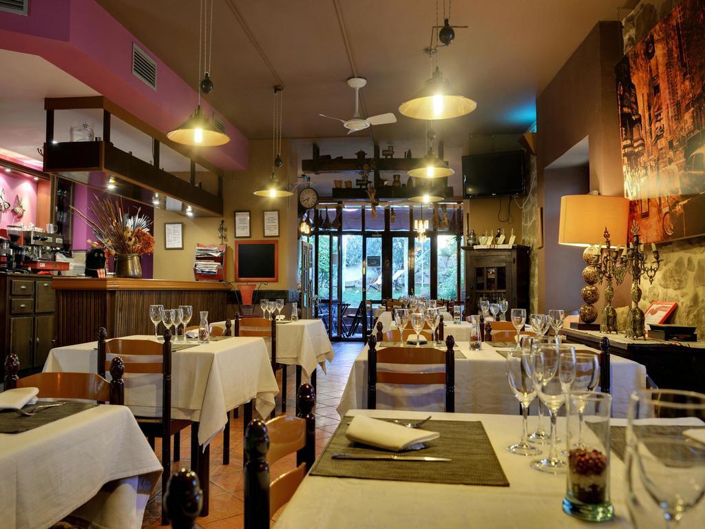 Hostal Rural Txapi Txuri Logis Hotels Murillo el Fruto Exterior photo