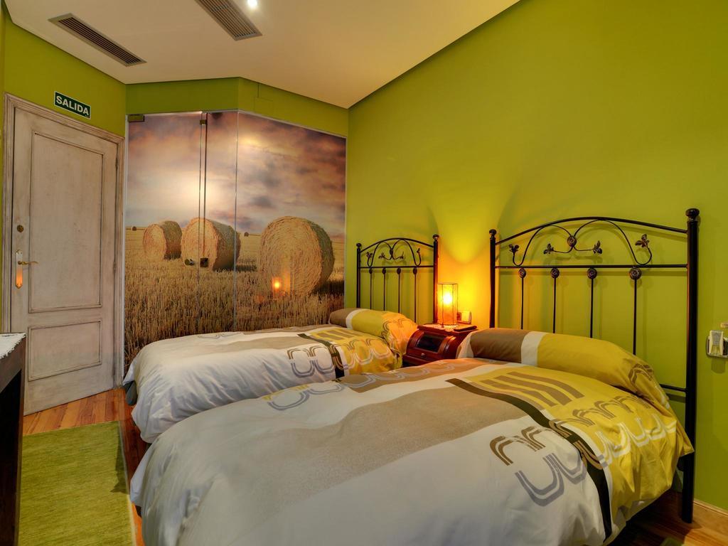 Hostal Rural Txapi Txuri Logis Hotels Murillo el Fruto Exterior photo